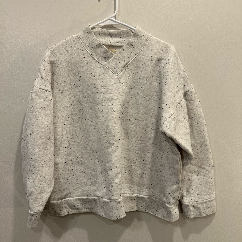 Madewell. Cozy White/black speckle v-neck sweatshirt.